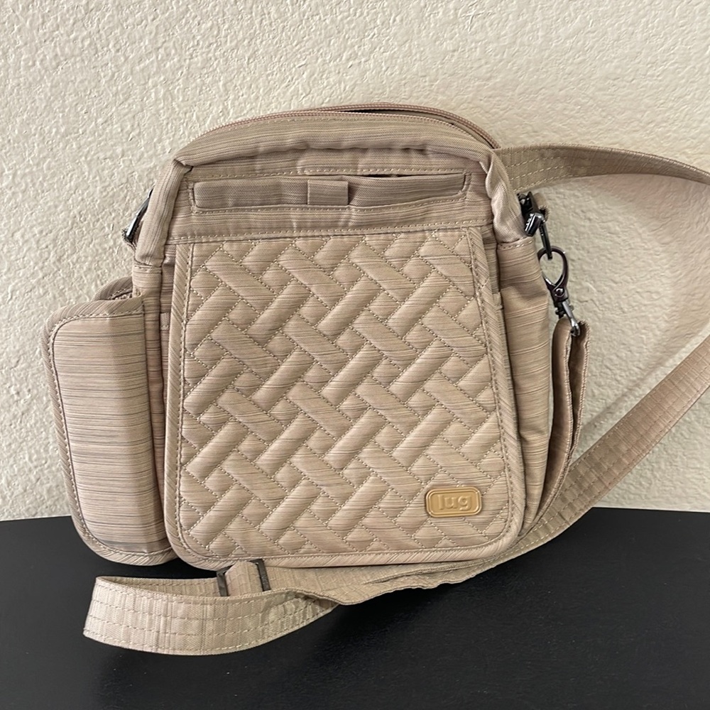 Lug flapper crossbody sand color